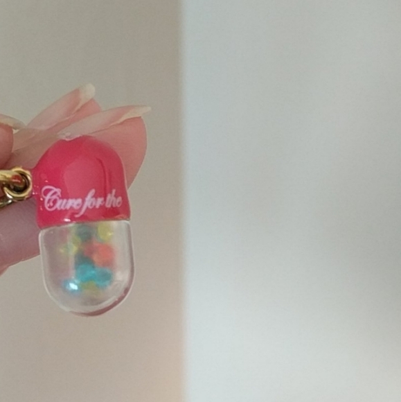JUICY COUTURE PILL 💊 CHARM! - Picture 3 of 15
